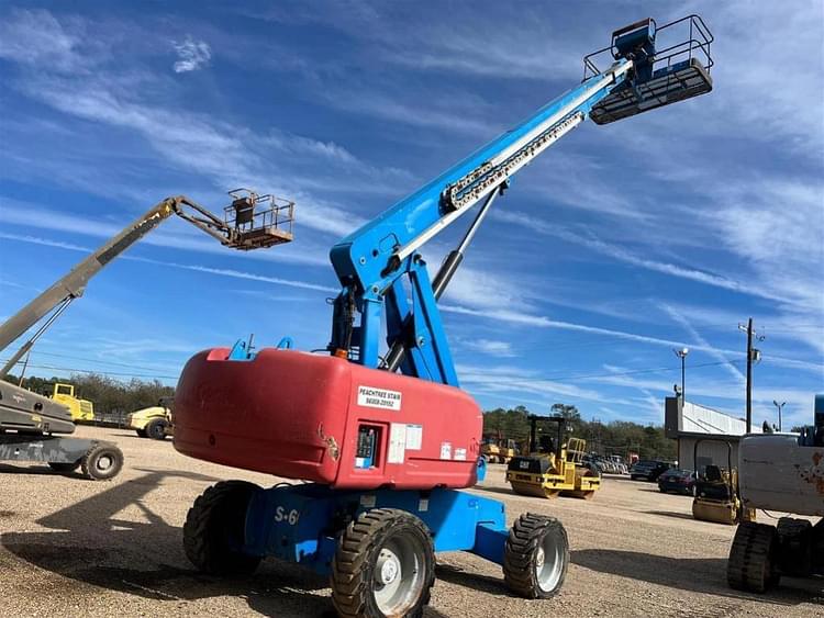 2008 Genie S-60 Equipment Image0
