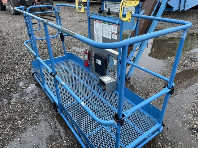 Image of Genie S-85 equipment image 3