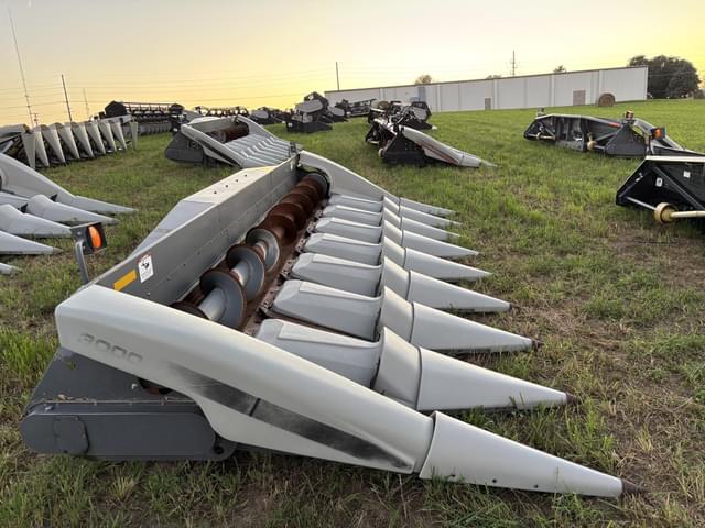 Image of Gleaner 3000 equipment image 3