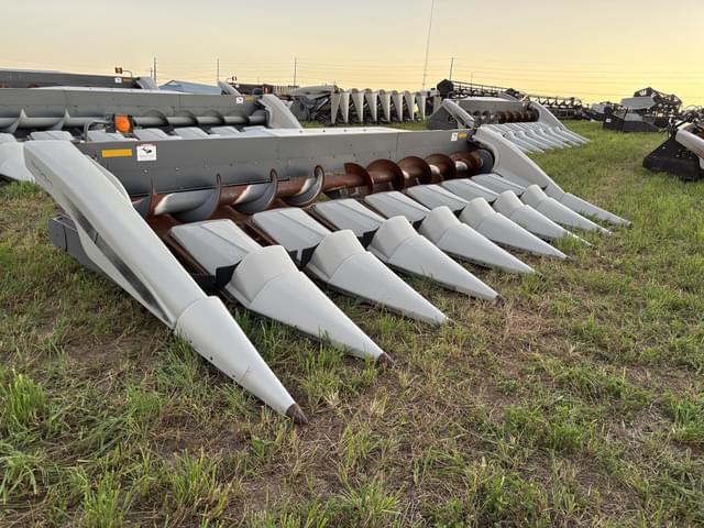 Image of Gleaner 3000 equipment image 2