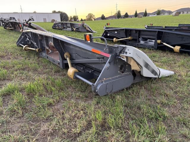 Image of Gleaner 3000 equipment image 4