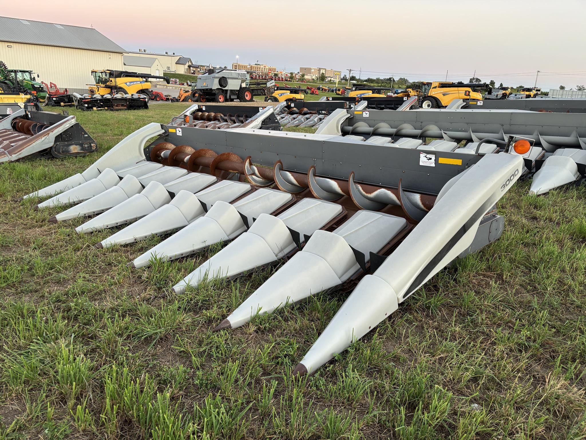 2008 Gleaner 3000 Equipment Image0