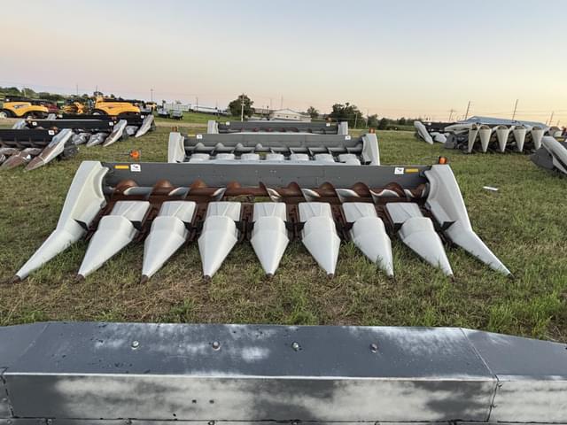 Image of Gleaner 3000 equipment image 1