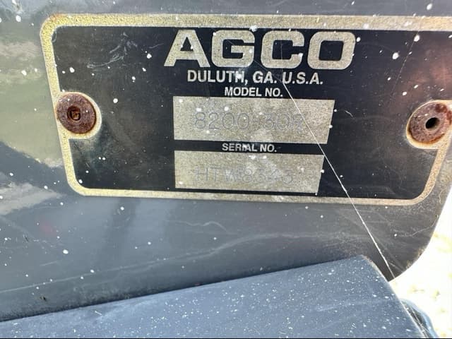Image of Gleaner 8200 equipment image 1