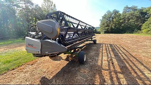 Image of Gleaner 8200 equipment image 1