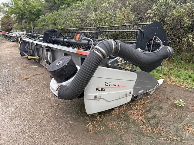 Image of Gleaner 8200 equipment image 1