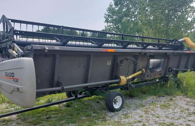 Image of Gleaner 8200 equipment image 4