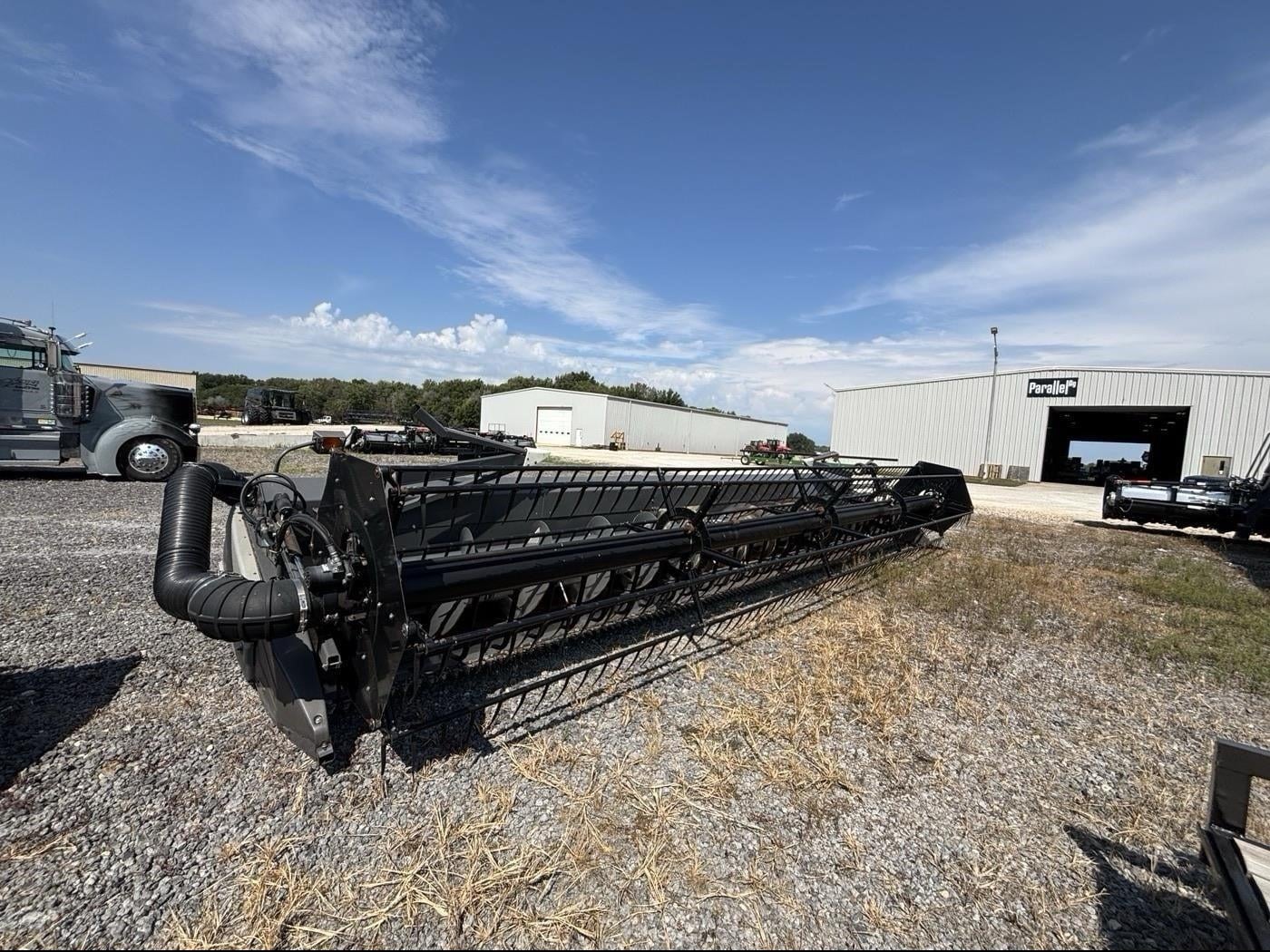 2008 Gleaner 8200 Equipment Image0