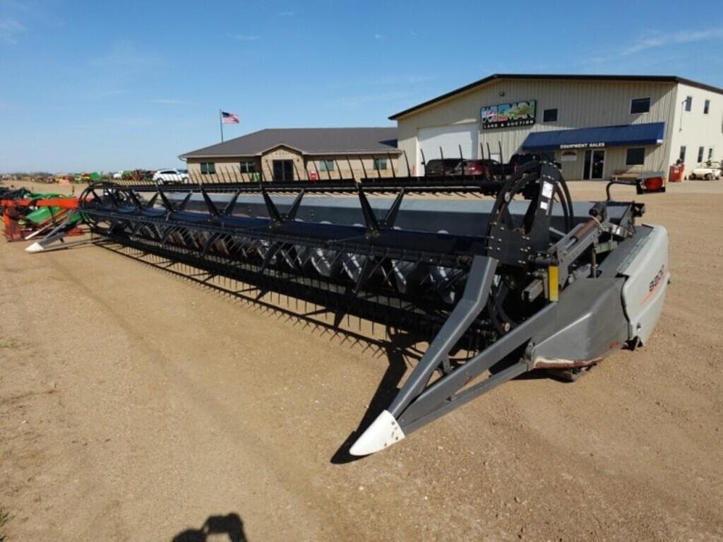 Image of Gleaner 8200 Primary image