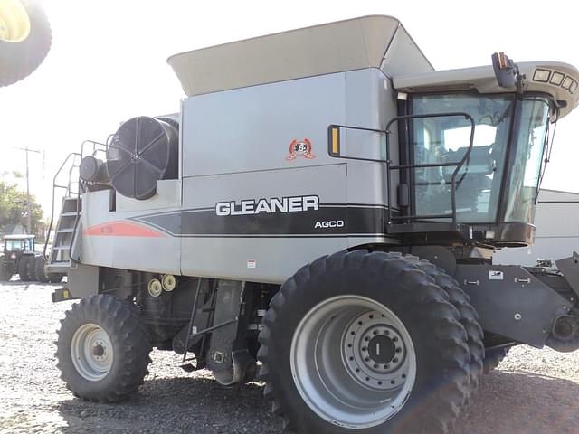 Image of Gleaner A75 equipment image 3