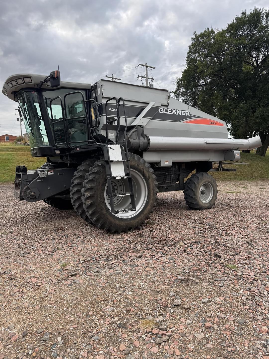 Image of Gleaner R65 Image 0