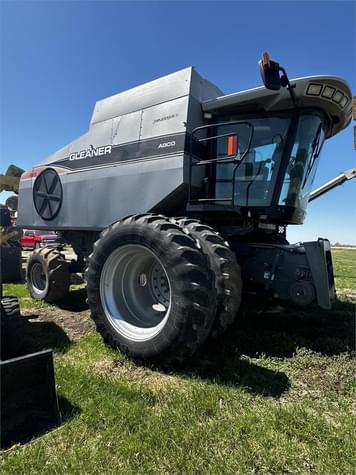 Main image Gleaner R65