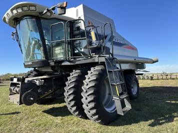 Main image Gleaner R65