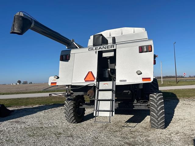 Image of Gleaner R75 equipment image 2