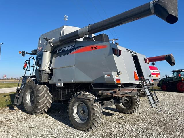 Image of Gleaner R75 equipment image 3