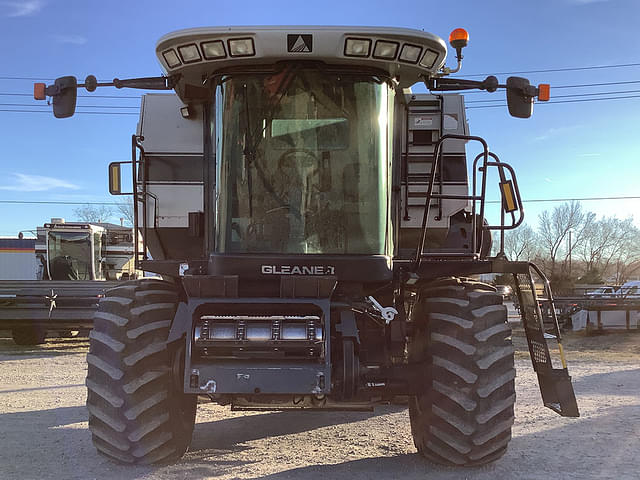 Image of Gleaner R75 equipment image 2