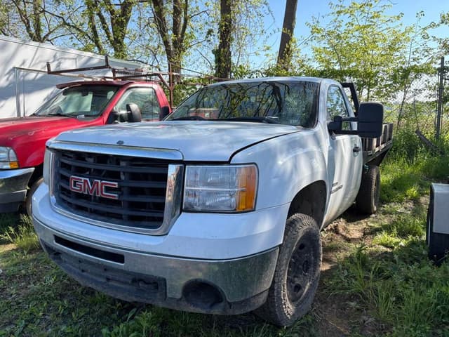 Image of GMC 2500HD equipment image 2