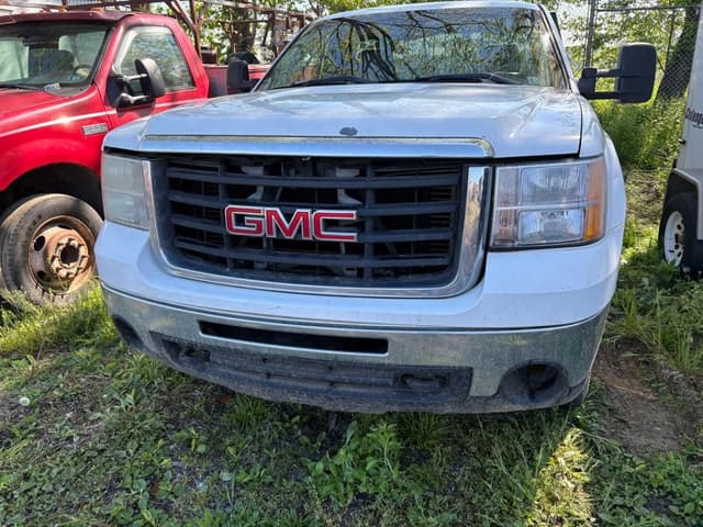 Image of GMC 2500HD equipment image 3