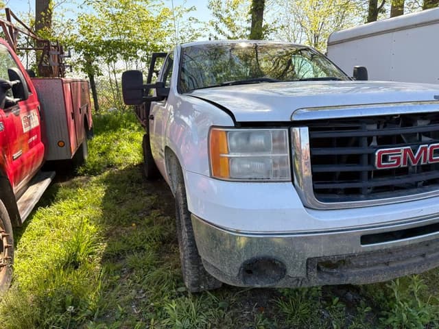 Image of GMC 2500HD equipment image 4