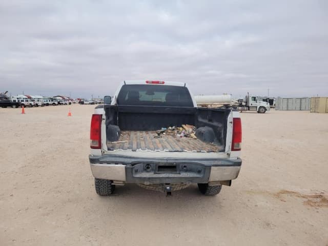 Image of GMC 2500HD equipment image 3