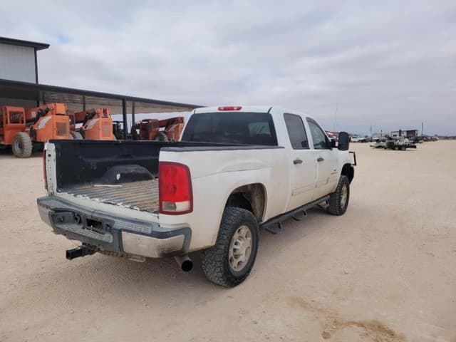 Image of GMC 2500HD equipment image 4