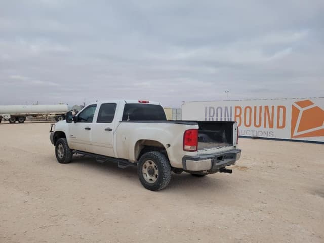 Image of GMC 2500HD equipment image 2