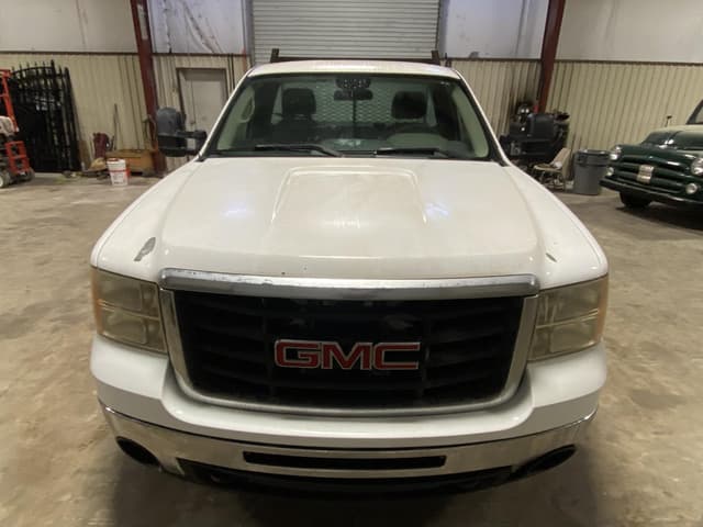 Image of GMC 2500HD equipment image 2