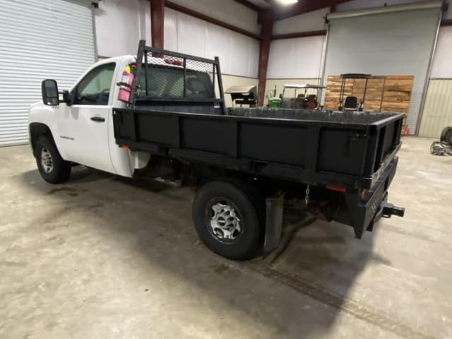 Image of GMC 2500HD equipment image 3