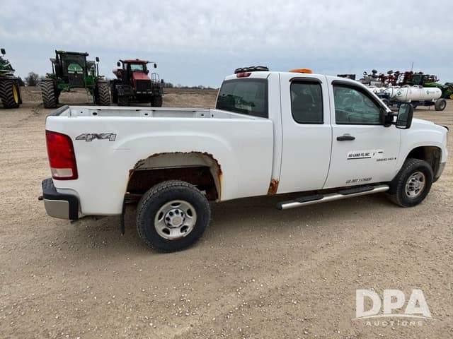 Image of GMC 2500HD equipment image 4