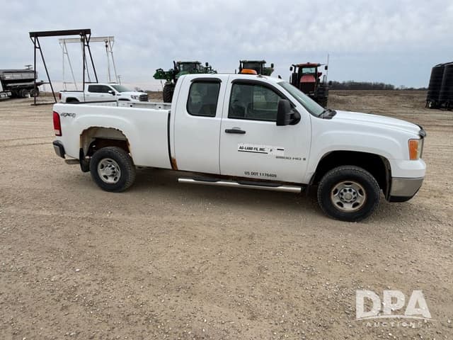 Image of GMC 2500HD equipment image 2