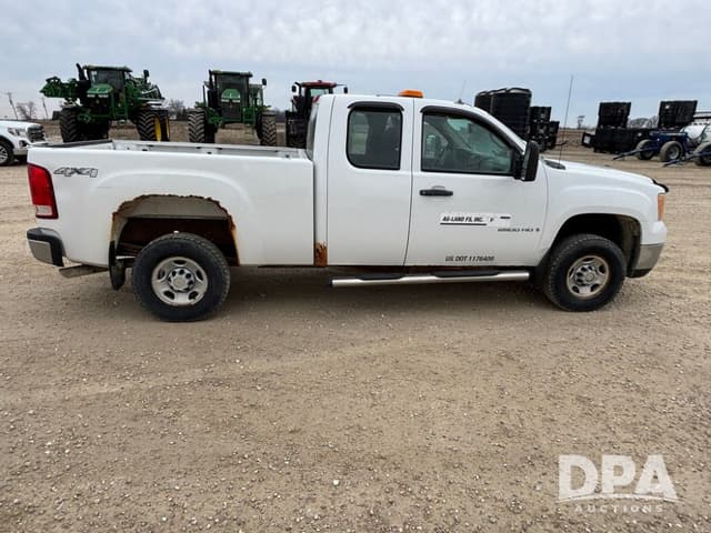 Image of GMC 2500HD equipment image 3