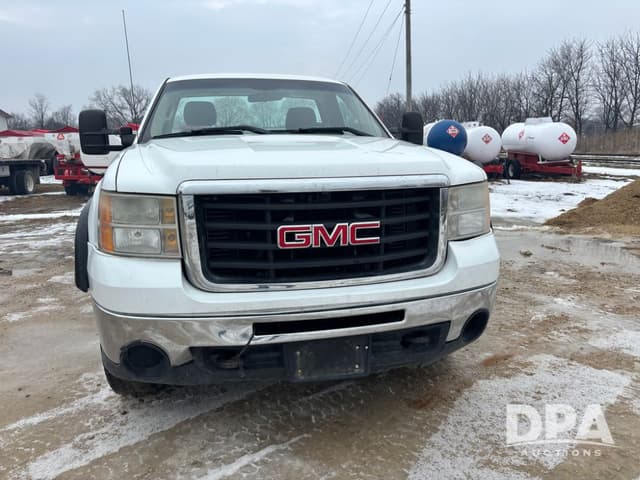 Image of GMC 2500HD equipment image 3