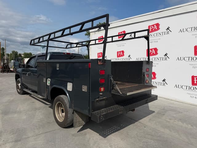 Image of GMC 3500HD equipment image 3