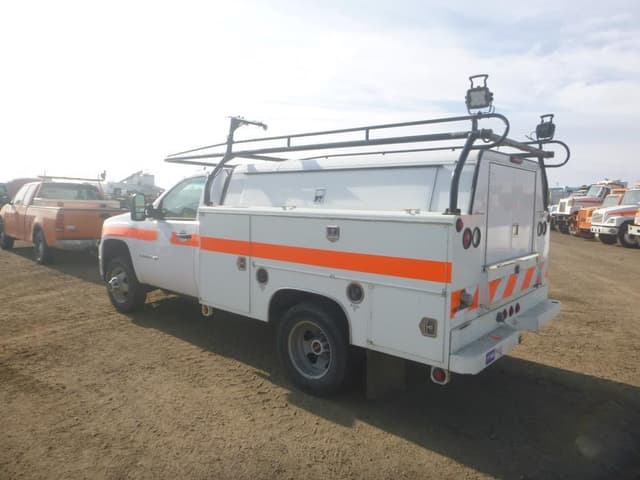 Image of GMC 3500HD equipment image 3