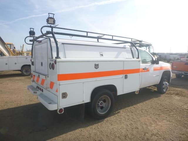 Image of GMC 3500HD equipment image 2