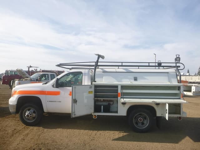 Image of GMC 3500HD equipment image 4