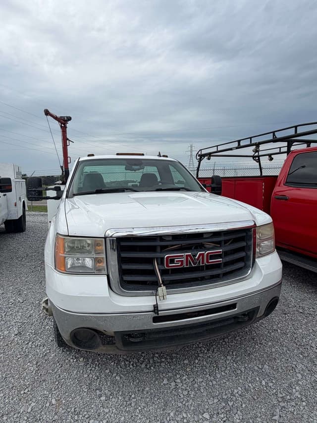 Image of GMC 3500HD equipment image 3