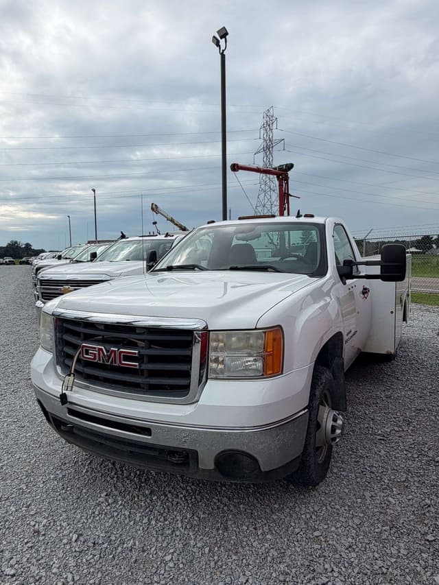 Image of GMC 3500HD equipment image 2