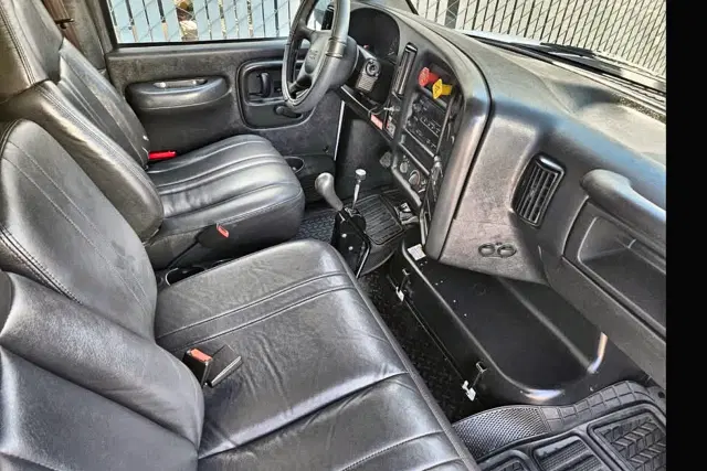Image of GMC 7500 equipment image 4