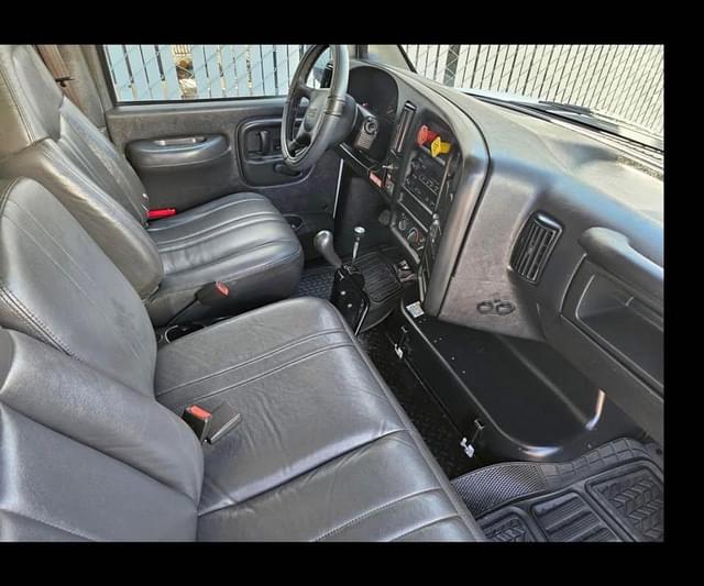 Image of GMC 7500 equipment image 4
