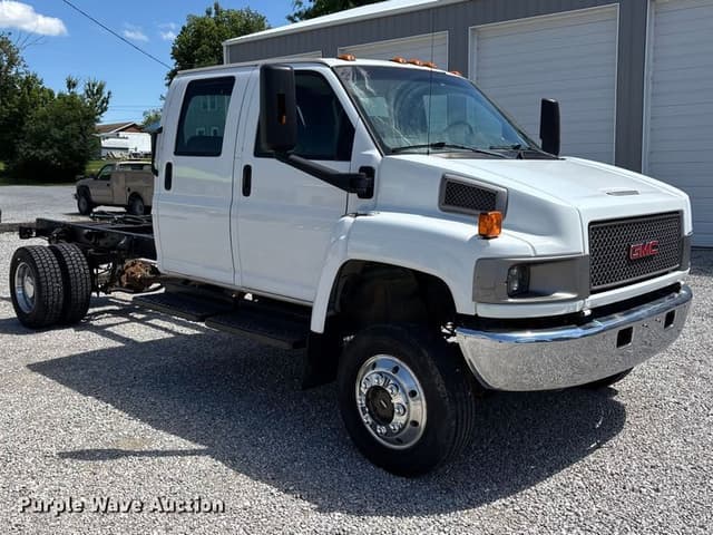Image of GMC Topkick C5500 equipment image 2
