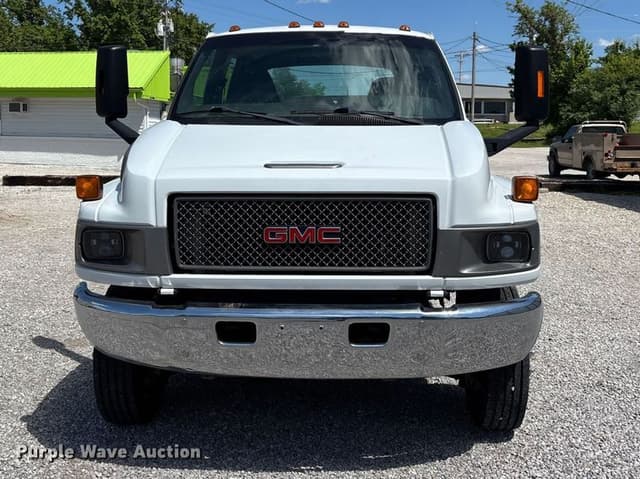 Image of GMC Topkick C5500 equipment image 1