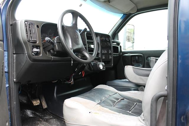 Image of GMC C5500 equipment image 3