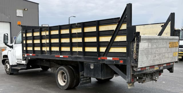 Image of GMC C5500 equipment image 2