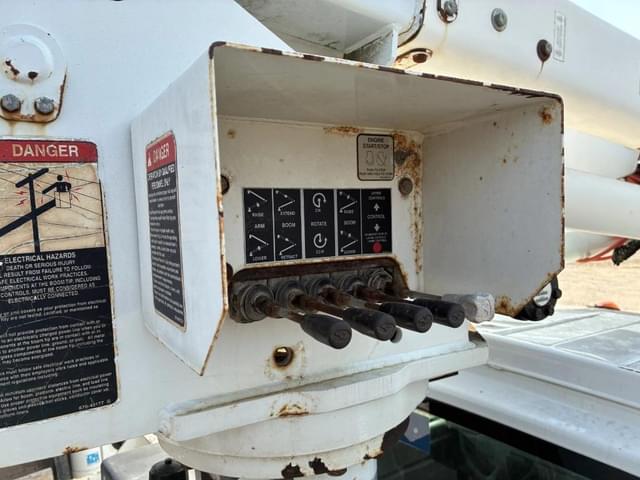 Image of GMC C5500 equipment image 3