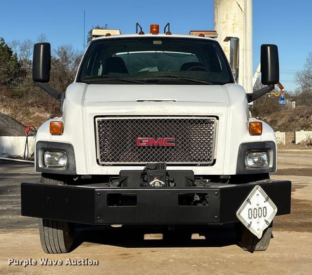 Image of GMC C7500 equipment image 1