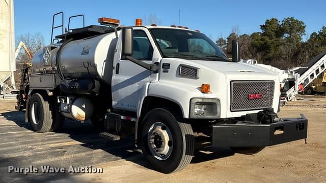 Image of GMC C7500 equipment image 2
