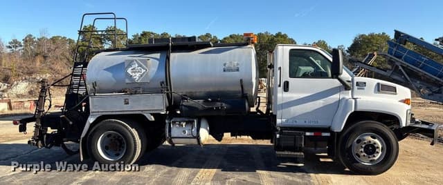 Image of GMC C7500 equipment image 3