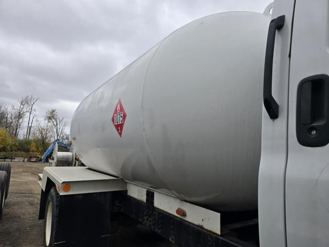 Image of GMC C7500 equipment image 4