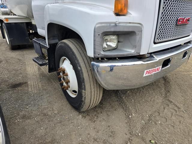 Image of GMC C7500 equipment image 3
